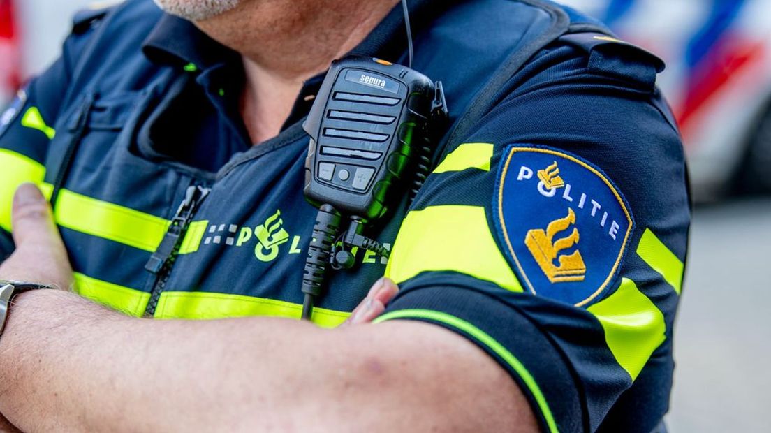 In het centrum van Harderwijk zijn twee agenten mishandeld en beledigd.
