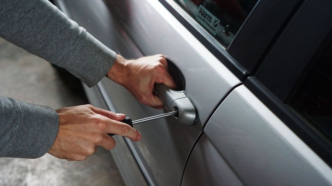 'Meeste auto-inbraken in Moerwijk, Schilderswijk en Leyenburg'
