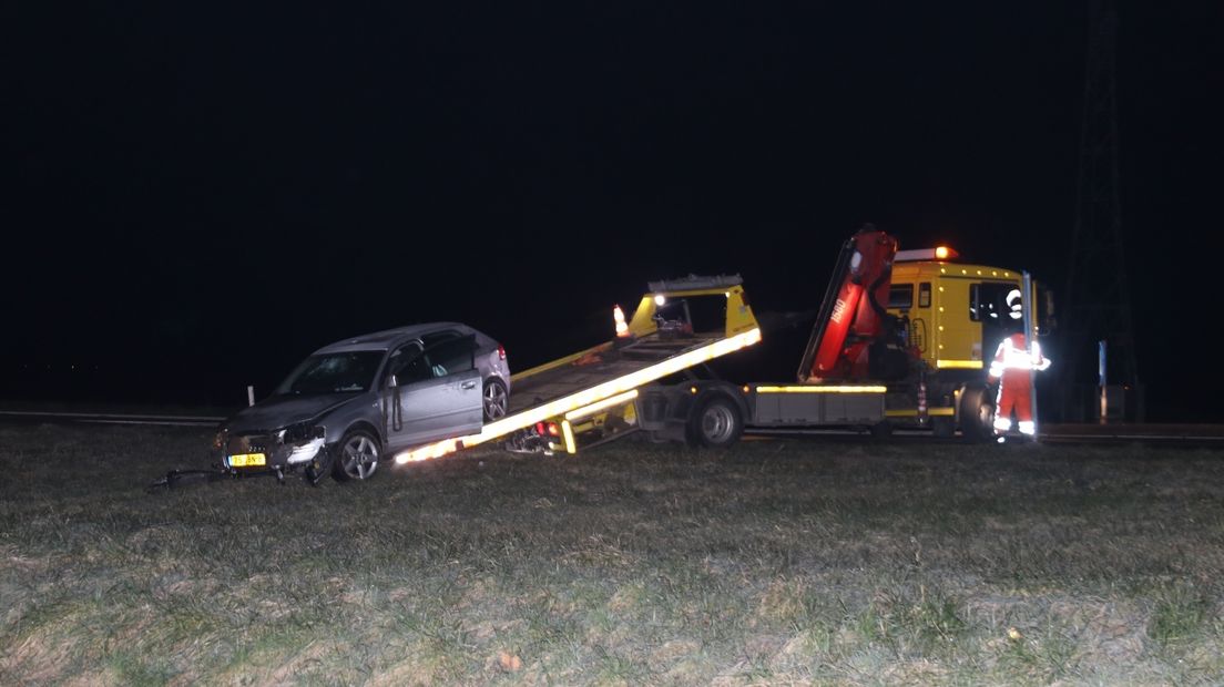 De auto raakte rond 23.00 uur van de weg af.