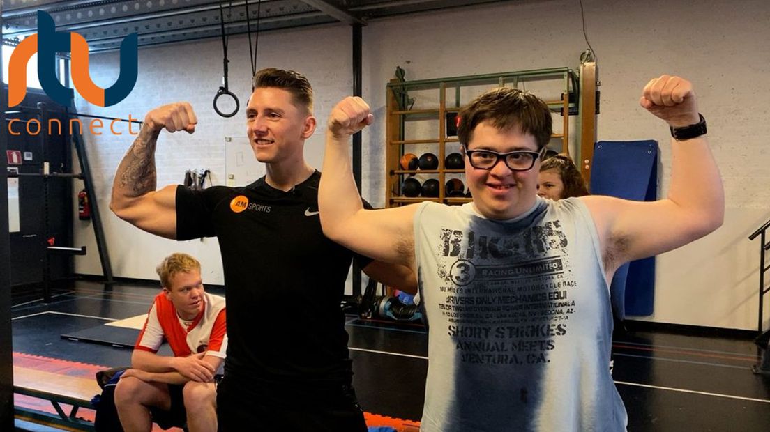 Mike en Guillaume laten hun spierballen zien