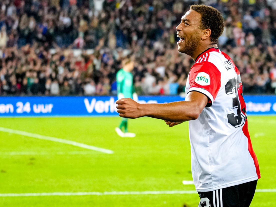 Feyenoord-spits Cyriel Dessers viert zijn goal tegen NEC in de eredivisie