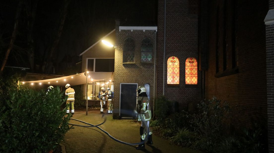 Wat er precies in brand gevlogen en hoe het vuur is ontstaan, is onduidelijk.