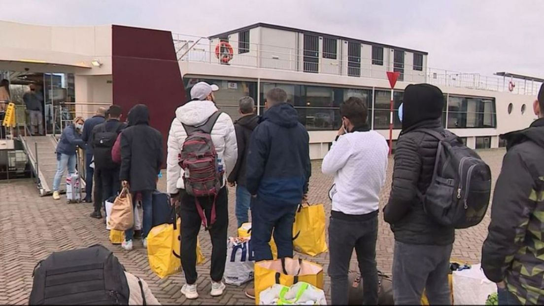 Eind vorig jaar kwamen de asielzoekers aan op een van de schepen in Arnhem