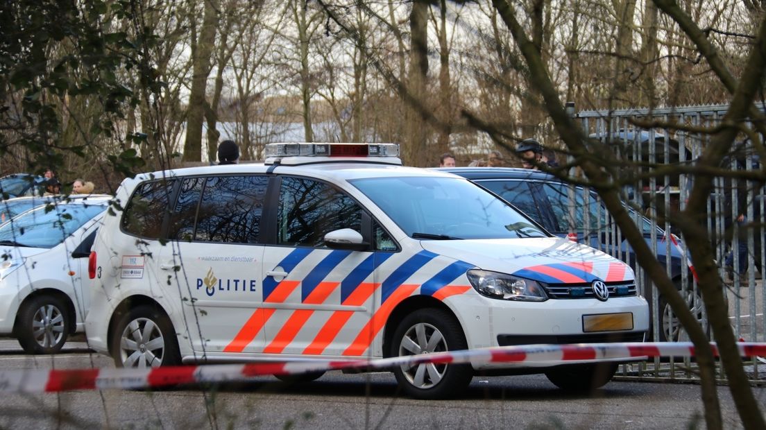 Politieauto bij sporenonderzoek - archief