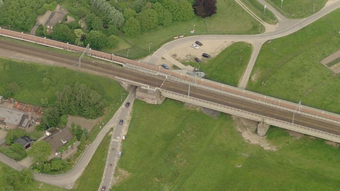 Plaquettes Historie spoorbrug Lent