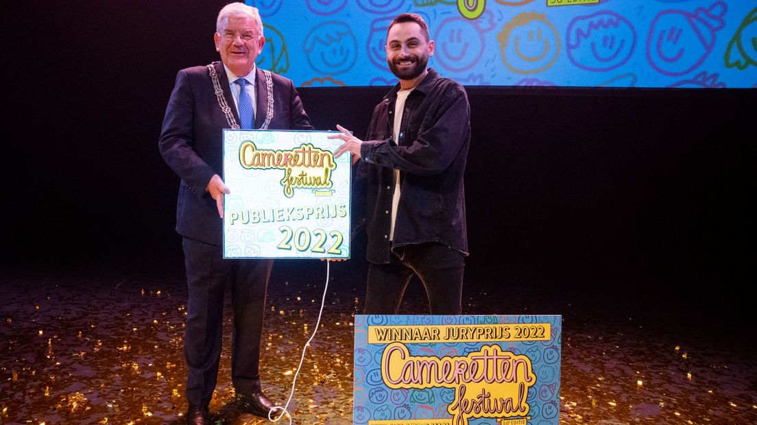 Burgemeester Van Zanen overhandigde de prestigieuze cabaretprijs