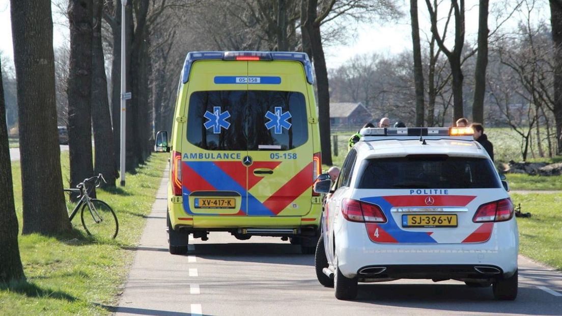 Voetganger in Rijssen geschept door wielrenner