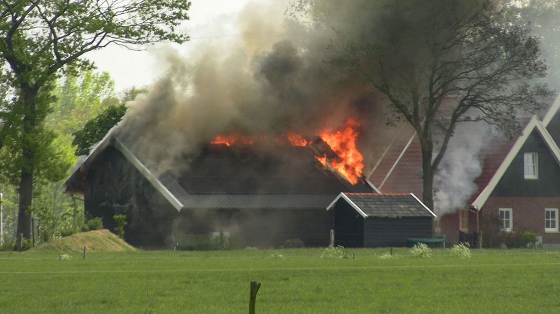 Uitslaande brand in een schuur op een boerenerf in Glane.