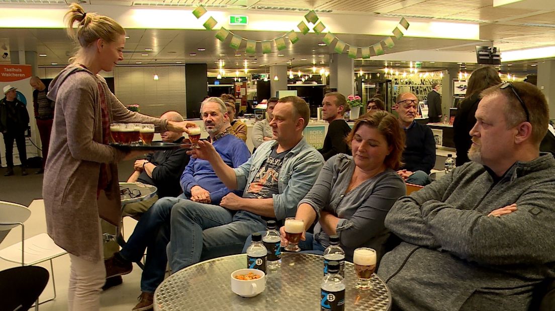 Bier en boekenweek in de bibliotheek van Middelburg.