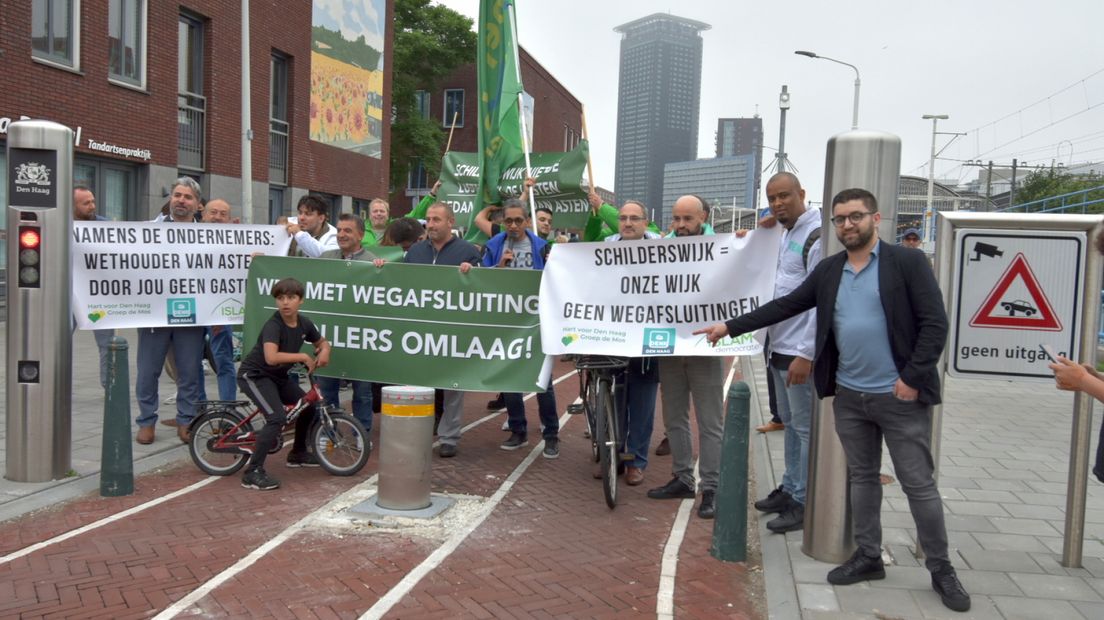 Demonstratie tegen pollers Stationsbuurt en Schilderswijk