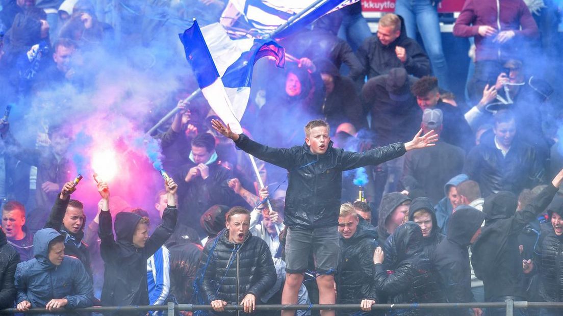 Quick Boys-supporters vieren de promotie naar de Tweede Divisie