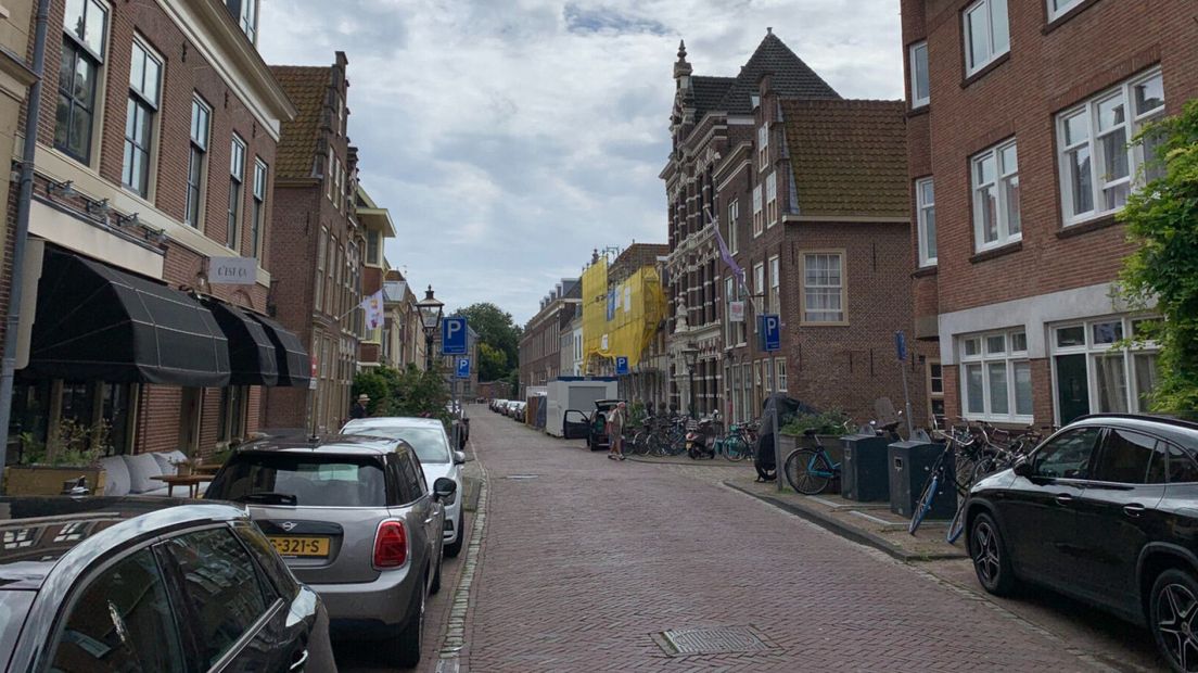 Op de Leidse Papengracht zijn verschillende studentenhuizen gevestigd