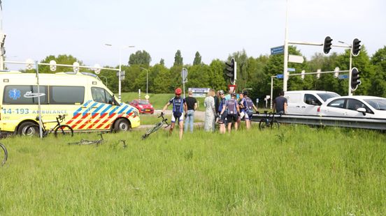 Wielrenner aangereden bij Eemnes, met hoofdwonden naar het ziekenhuis.