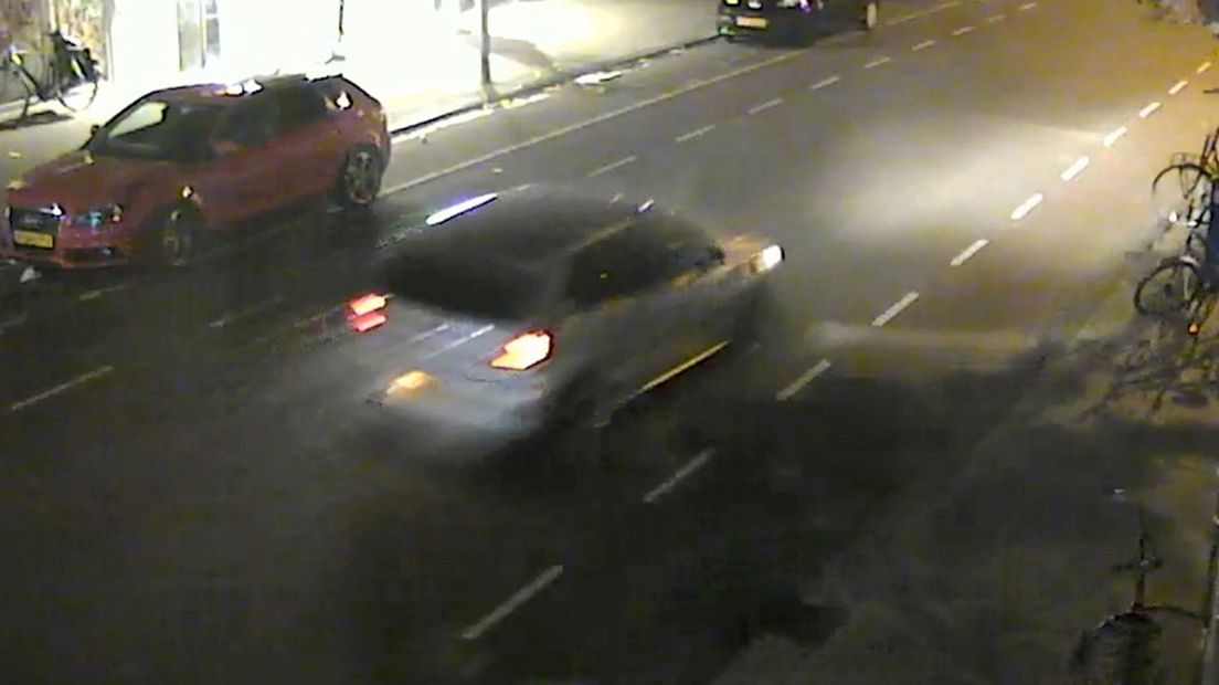 De verdachten reden in een lichtgekleurde Volkswagen Polo