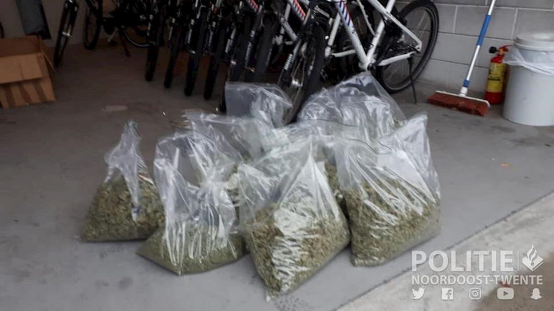 Politie ontdekt tien kilo hennep in woning Oldenzaal