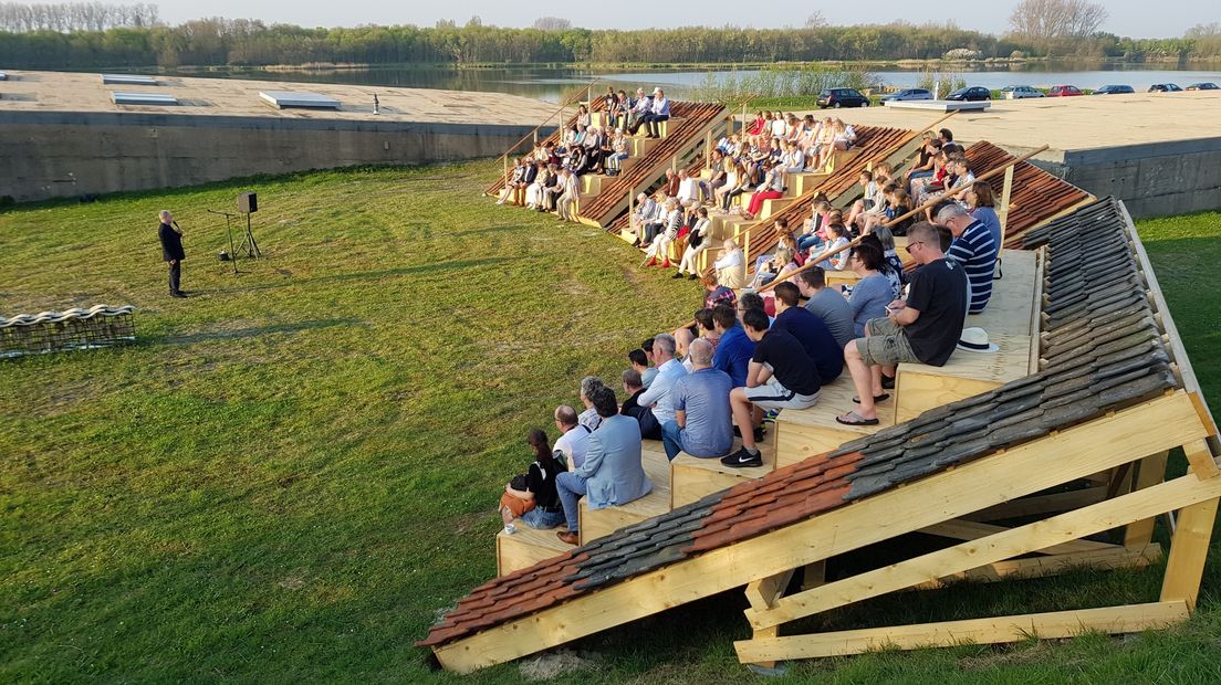 Watersnoodverhalen maken indruk op een dak