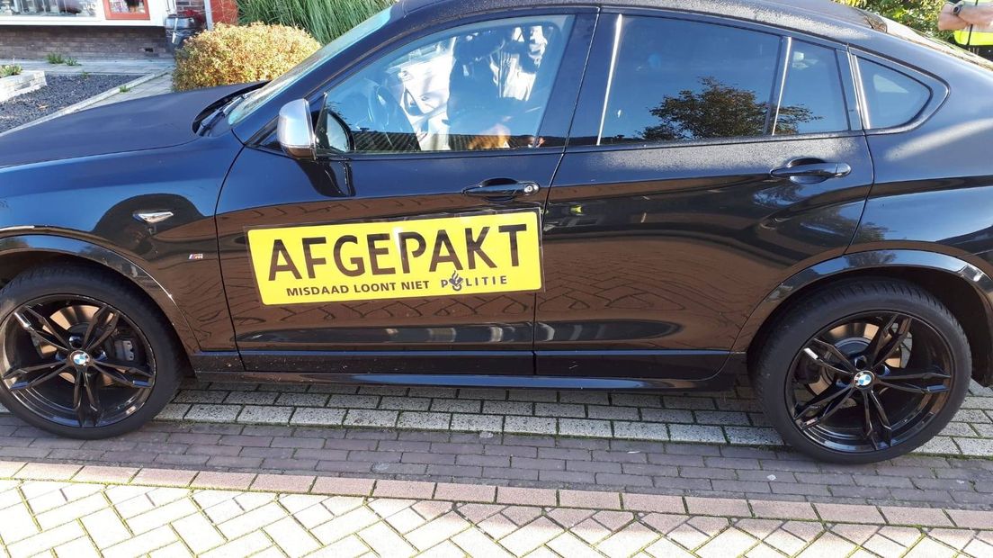 Eén van de auto's die in beslag zijn genomen.