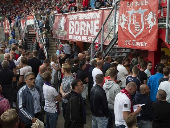 FC Twente krijgt geen officiële roze supportersvereniging: "Om tafel voor nieuwe ideeën"