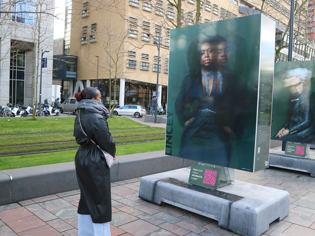 Lincey bij haar portret