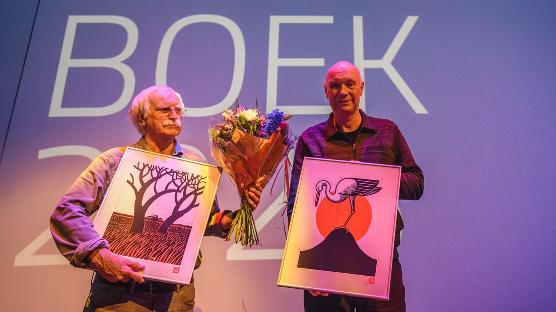 Winnaars Ben Westerink (links) en uitgever Anton Scheepstra