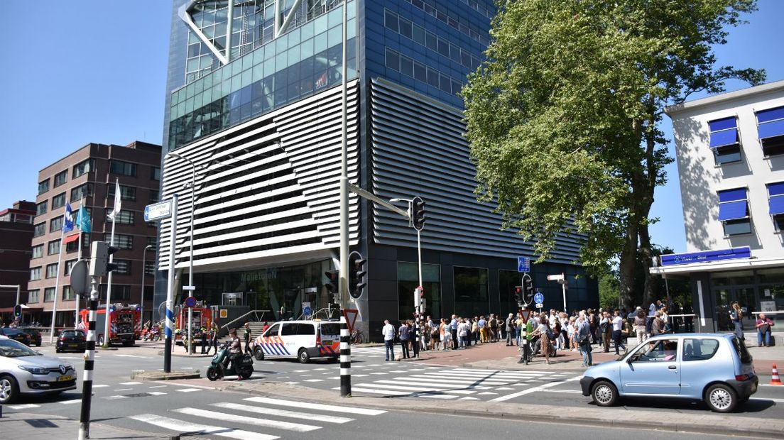 Het gebouw van VNO-NCW werd vanwege de rook ontruimd I