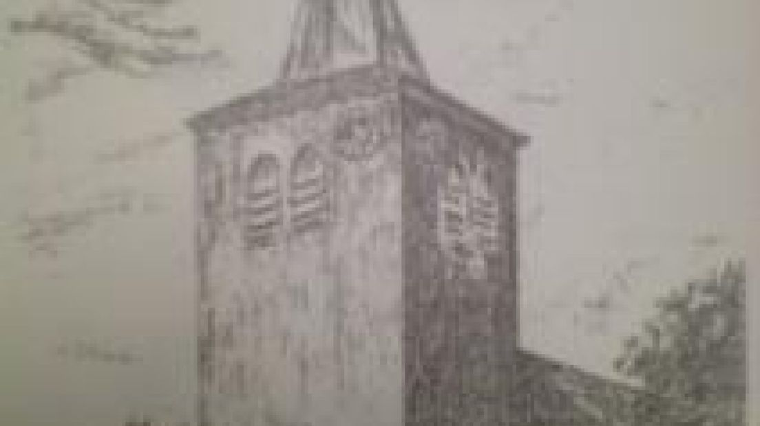 Kruis en haan terug op kerktoren