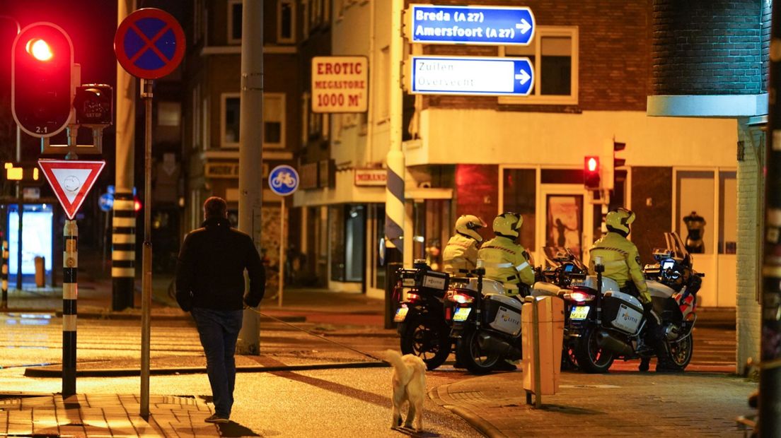 Een man die zijn hond uitliet in de omgeving van de Amsterdamsestraatweg werd met rust gelaten.