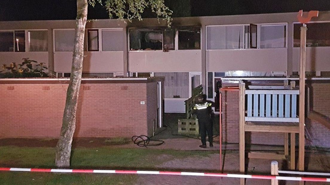 Het huis in Emmerhout, waar waarschijnlijk brand is gesticht door de bewoner (Rechten: Persbureau Meter)