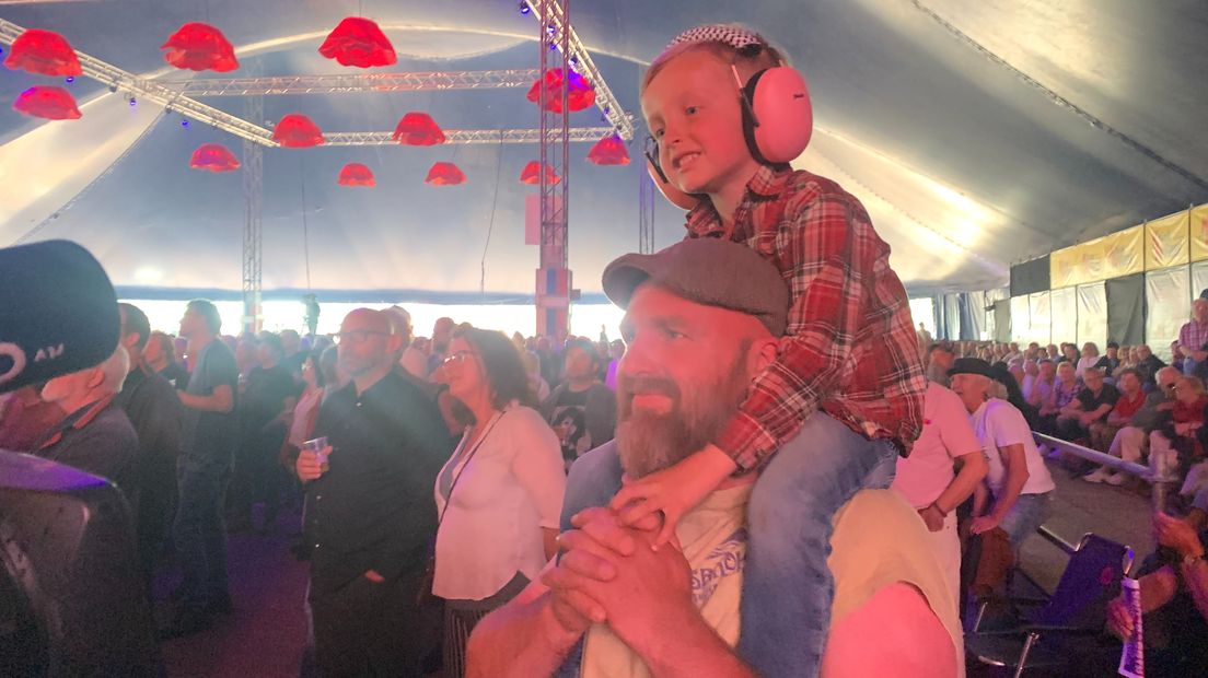 Jong en oud genieten op Ribs & Blues in Raalte