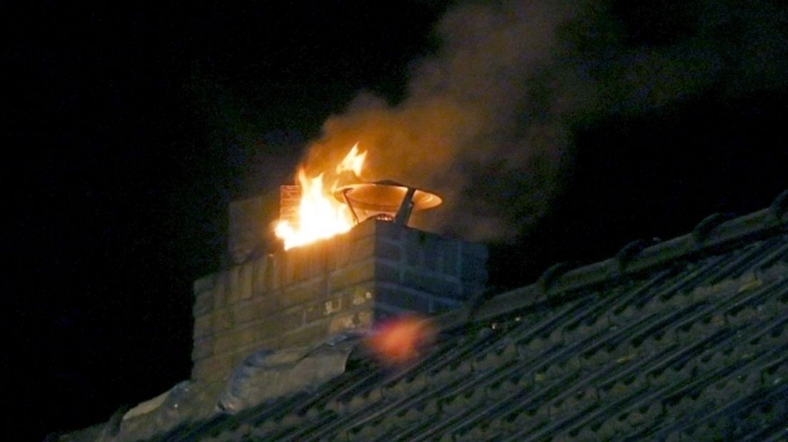 Archieffoto van een schoorsteenbrand in Terneuzen