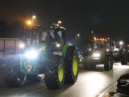Protest met toeterende tractoren bij gevangenis voor shovelchauffeur