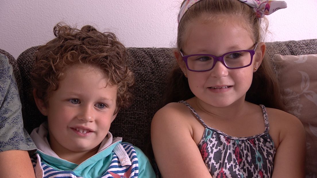 Bjorn en Samantha kijken online naar hun favoriete programma