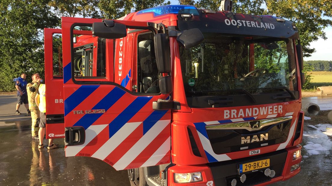 Brandweer Oosterland oefent met nieuwe blusvoertuig TS4