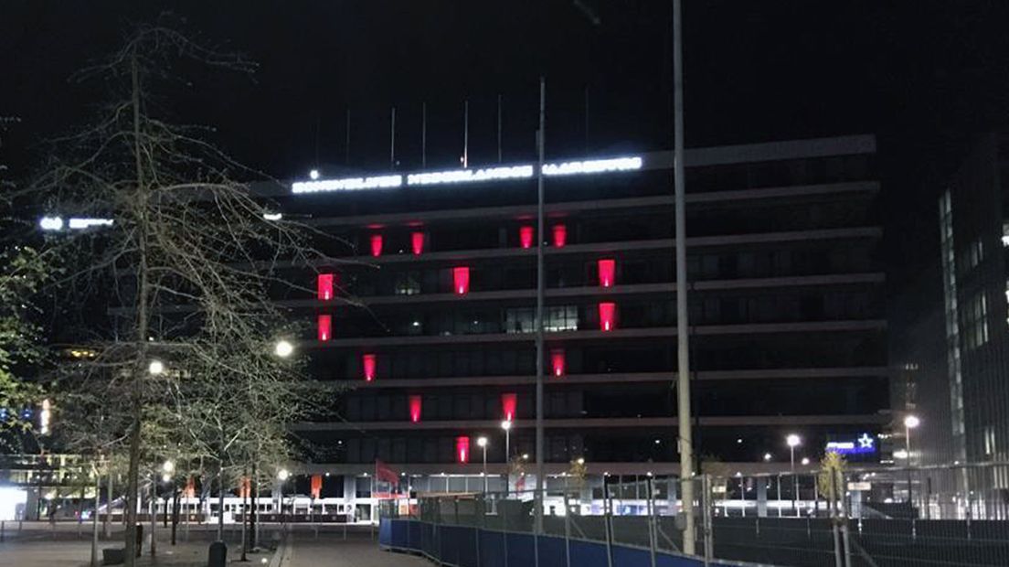Geen musical-affiche, maar een hart op het Beatrixgebouw.