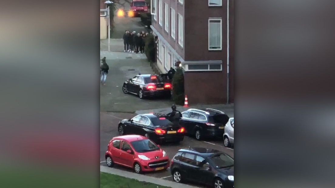 Aanhouding bij een woning aan de Oudenoord.