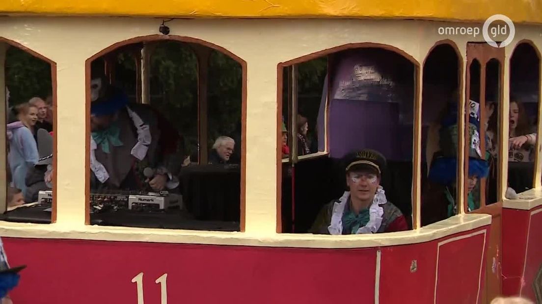 Carnavalsoptocht - Beek - compilatie