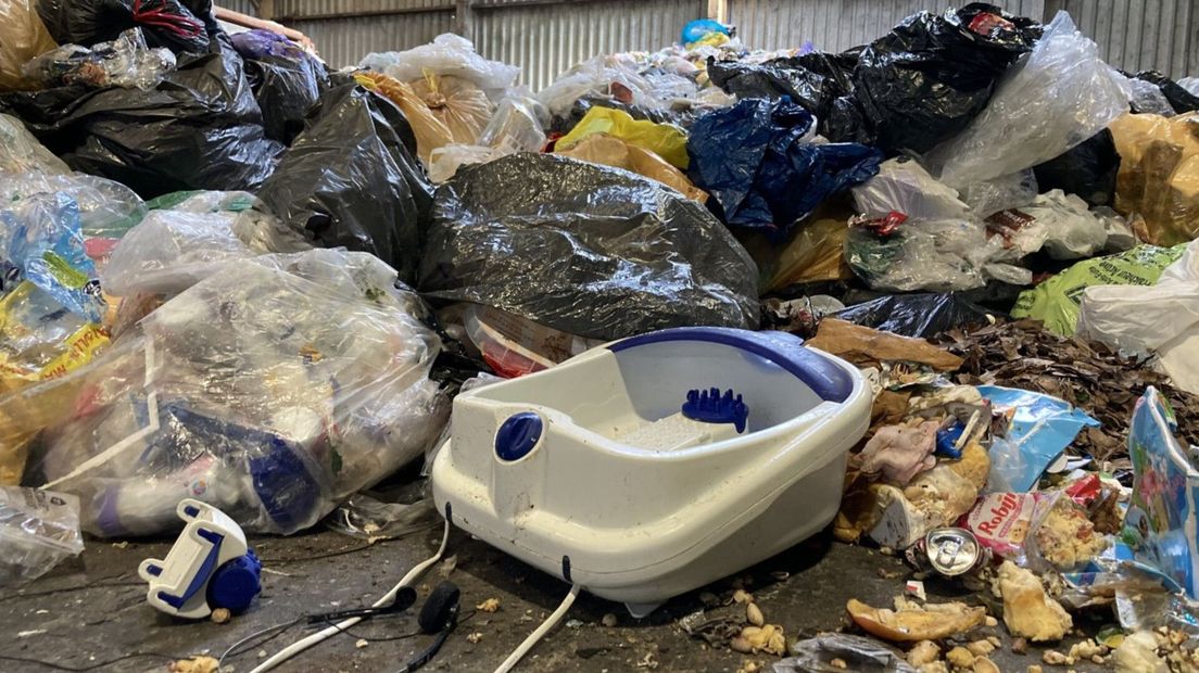 Vuilnisbak Aziatisch Superioriteit Dit gaat er mis met het plastic afval in Middelburg - Omroep Zeeland