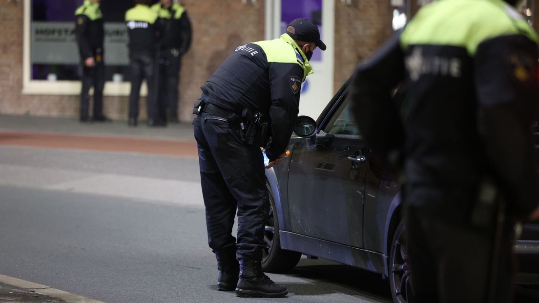 De politie is ook zondagavond actief in Duindorp