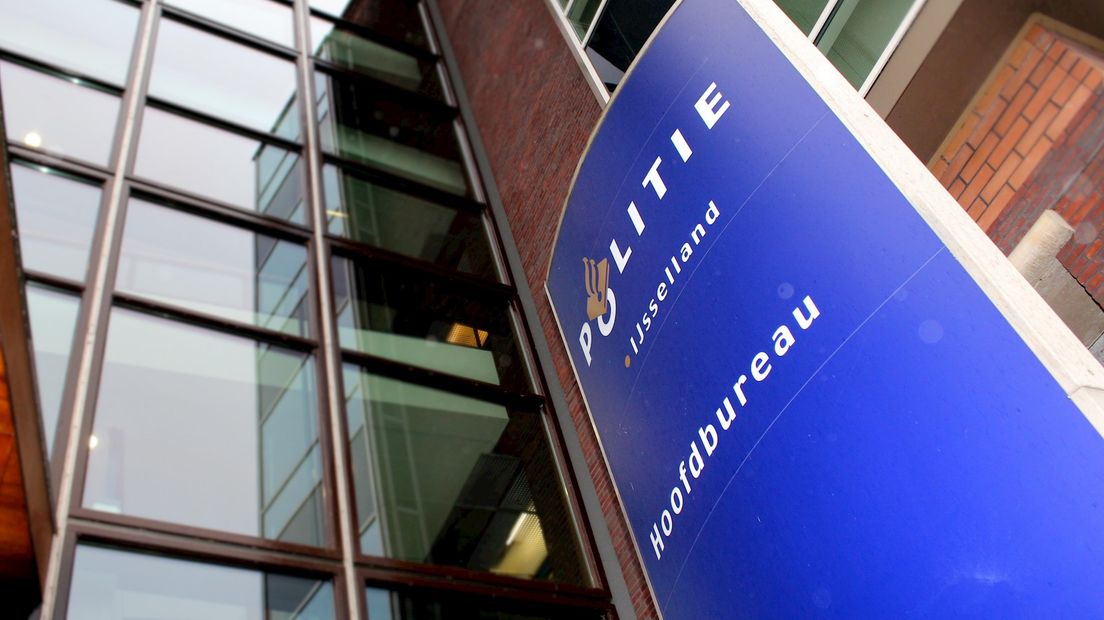 Lastige vrouw ingesloten in politiebureau in Zwolle