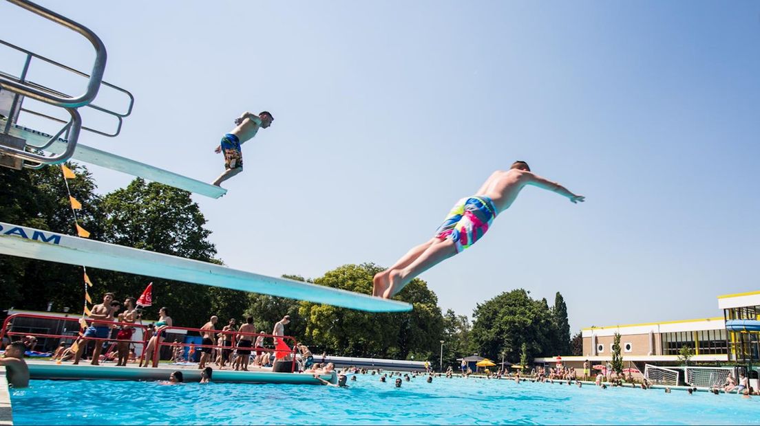 Zwemmen in het Twentebad in Hengelo