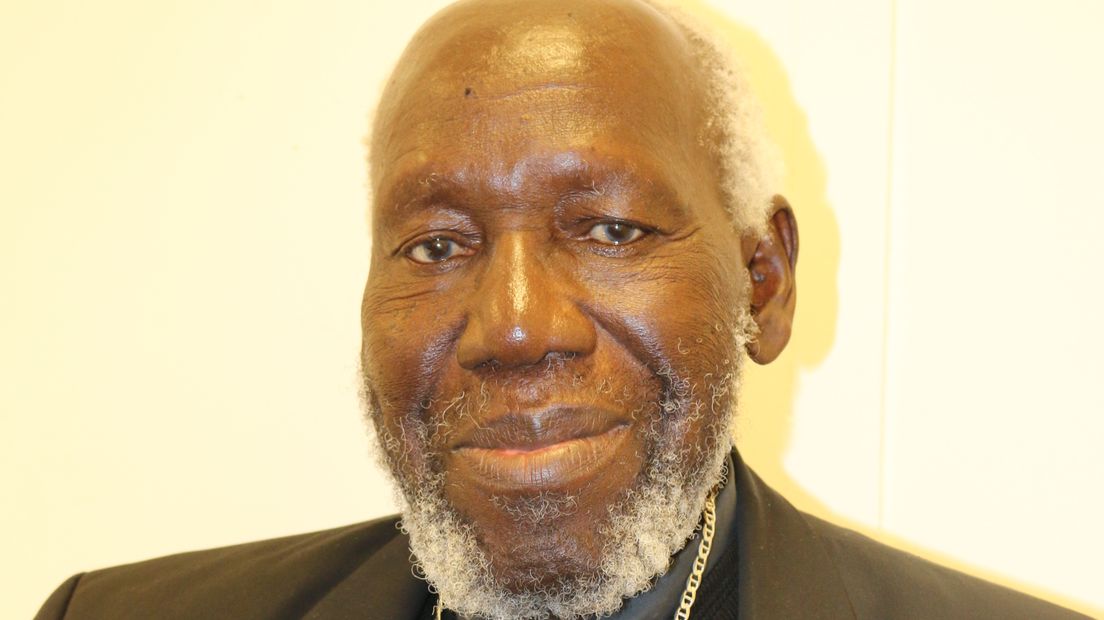 Bisschop Paride Taban ontvangt de award voor vrijheid