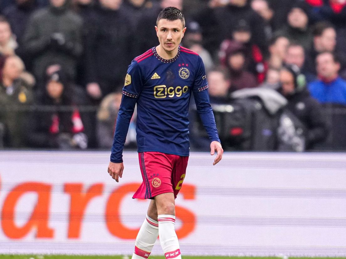 Steven Berghuis keerde zondag voor het eerst sinds zijn overstap naar Ajax terug in een volle Kuip