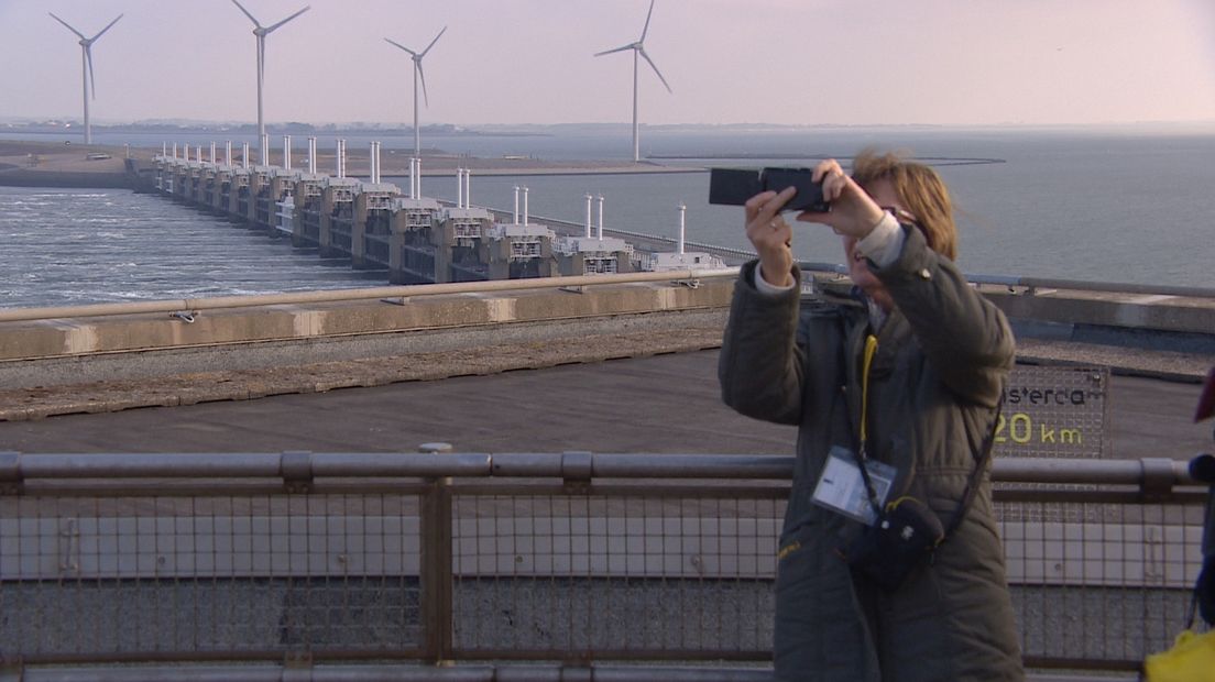 Koude rillingen van de Oosterscheldekering (video) Omroep Zeeland