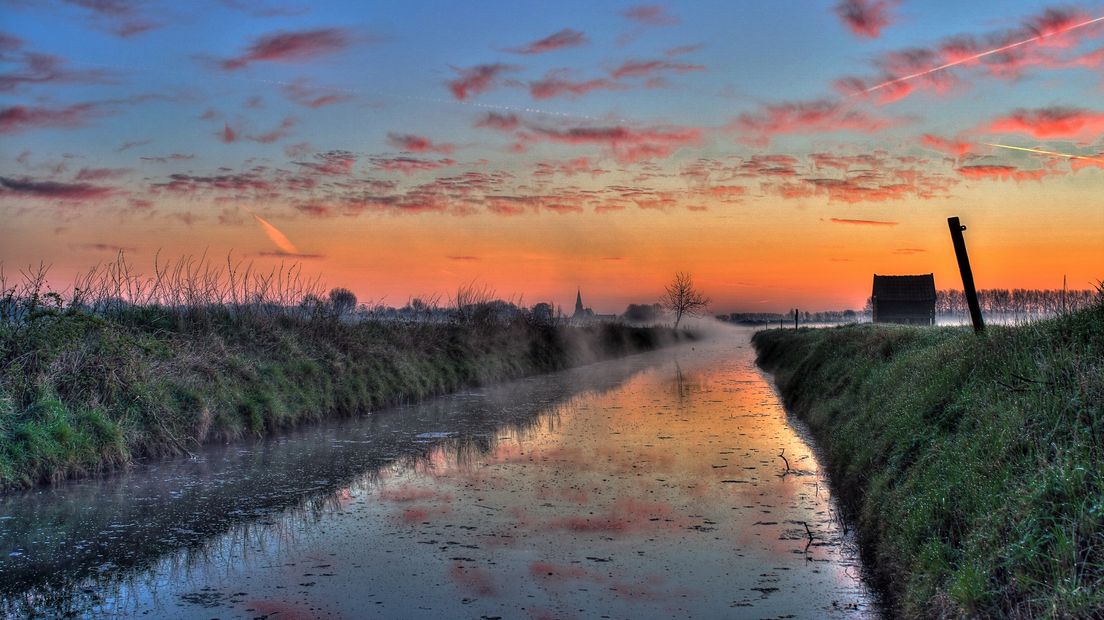 Fraai gekleurde lucht bij Gellicum
