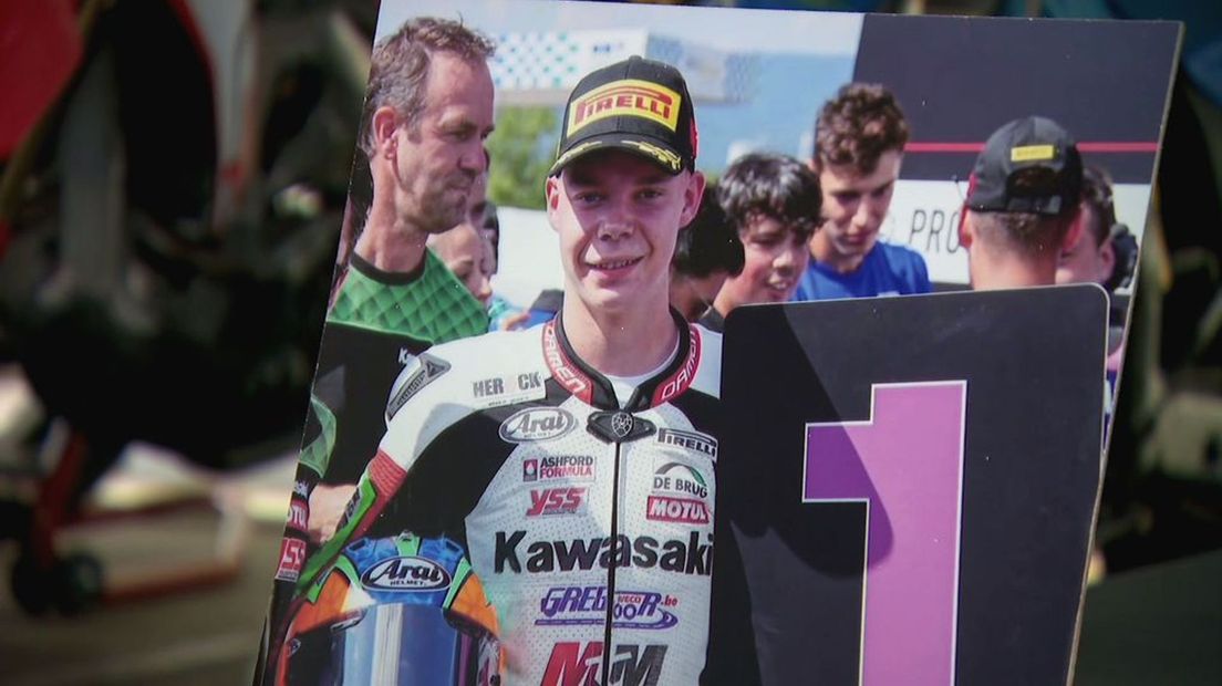 Een foto van Victor, die twee maanden geleden overleed na een crash.