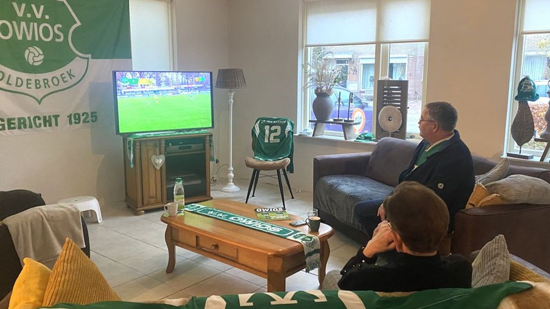 Supporters keken de wedstrijd via een livestream.