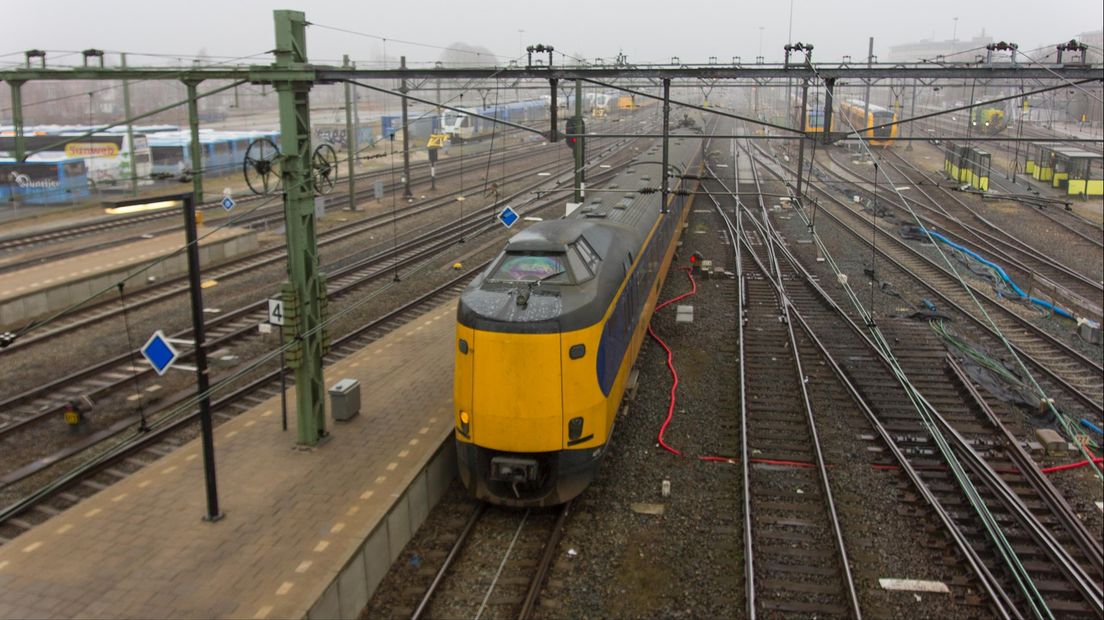 Trein op treinstation in Zwolle