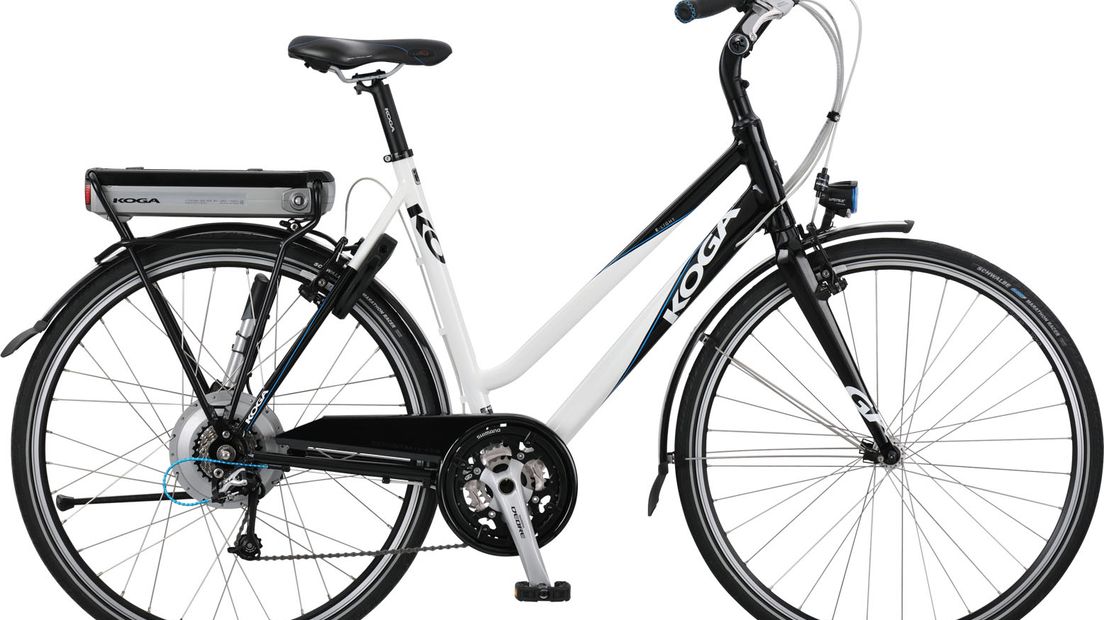 Het vijftal stal acht elektrische fietsen