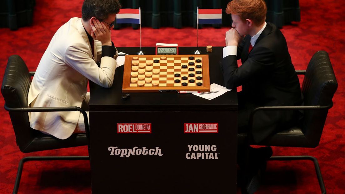 Groenendijk (rechts) in actie in Den Haag.