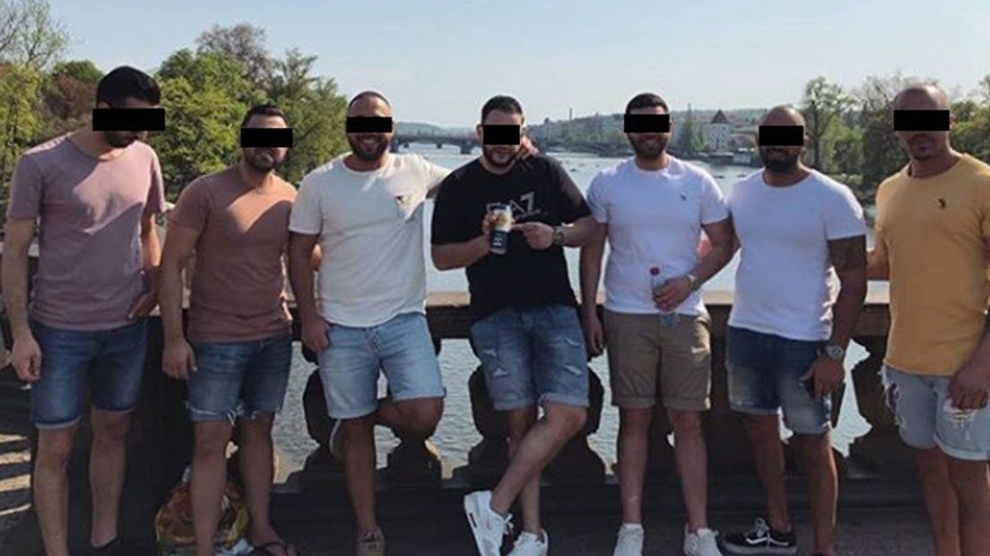 De zeven verdachten van mishandeling ober in Praag | Bron: Týdeník Policie